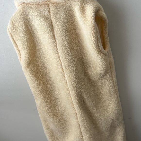 London Rag Sleeveless Teddy Coat- Large - Picture 4 of 5